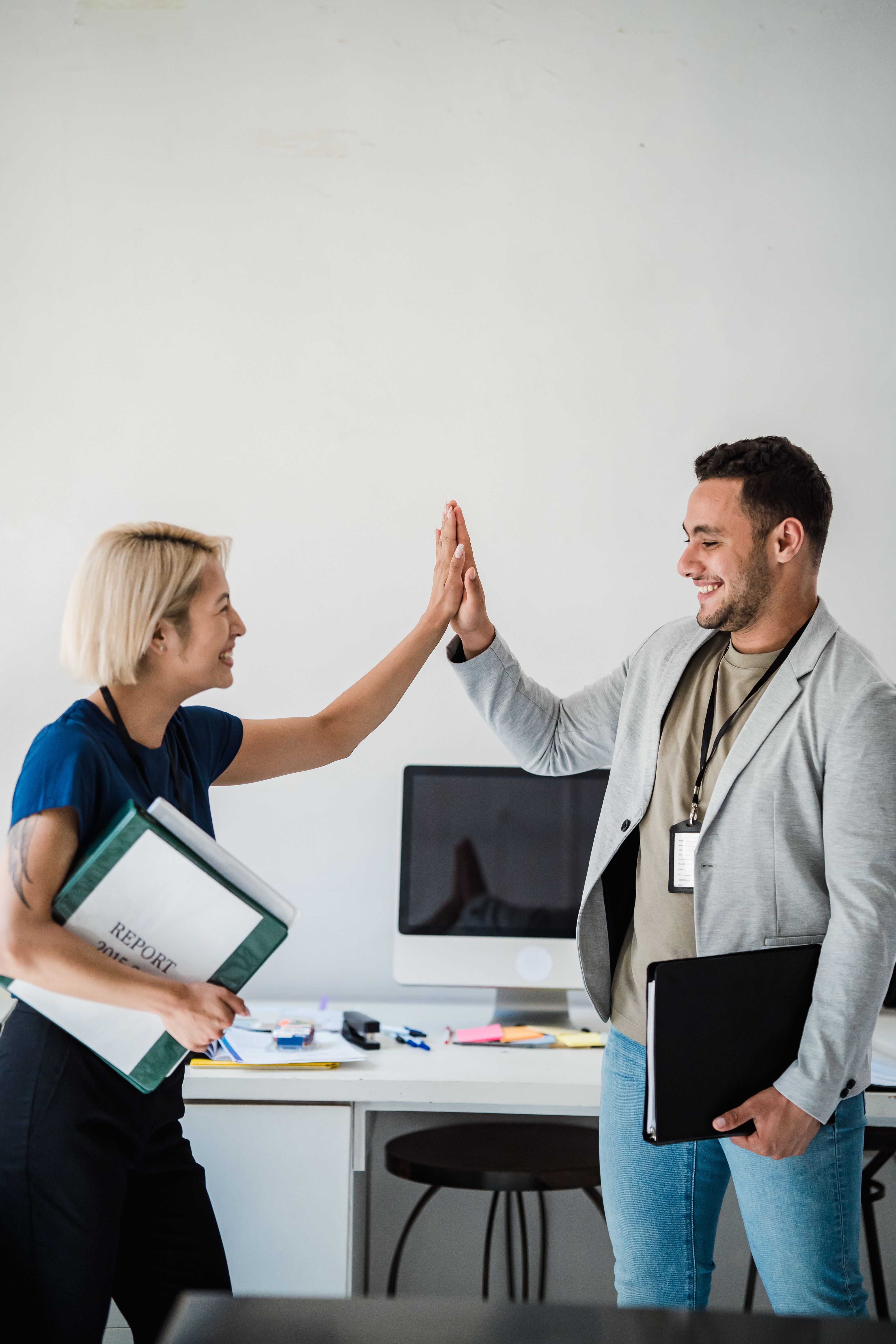 Comate remplace-t-il un chargé de relations alumni ou une plateforme comme Datalumni ?